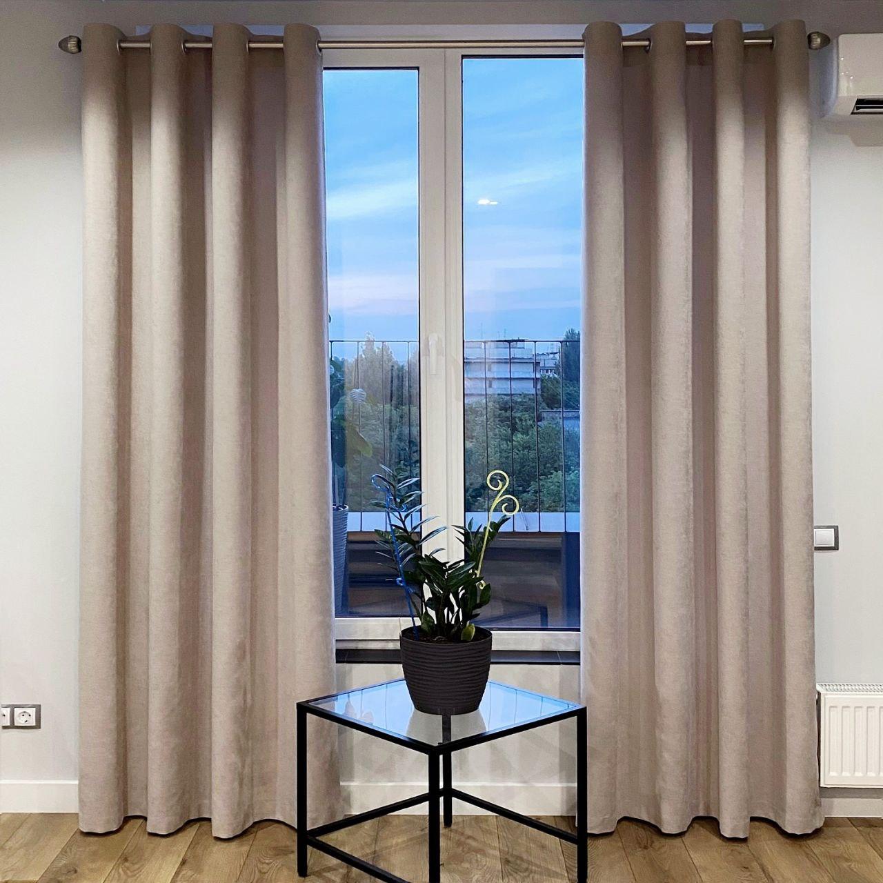 Комплект штори на сірих люверсах 2 шт 140х250 см мікровелюр Беж-капучино, фото 1