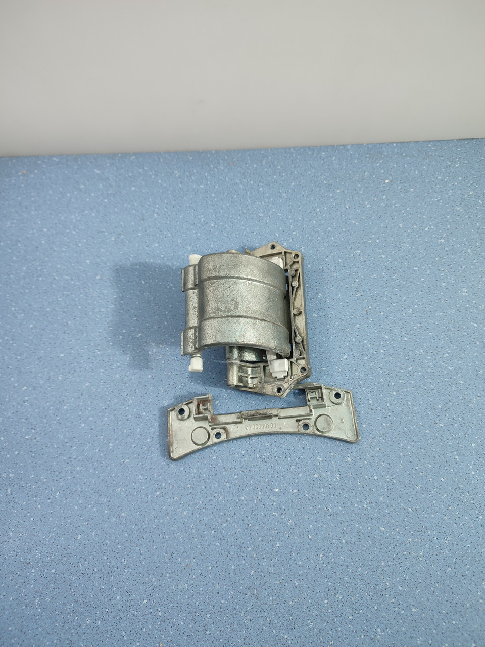 Петля люка для пральної машини Віко WM5350T 2808830100