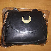 Женская черная сумка с интересным дизайном