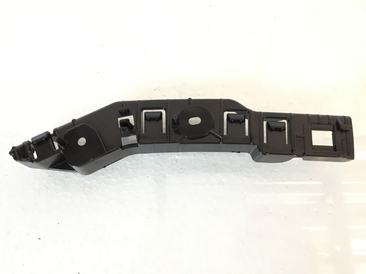 Кріплення переднього бампера праве Jeep Compass 17- 68244508AB