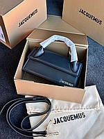 Сумка виготовлена з натуральної шкіри. Jacquemus Le Chiquito Long Black Leather Top