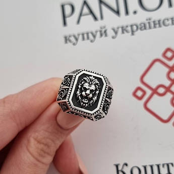 Перстень зі срібла з левом орнаментом і чорнінням