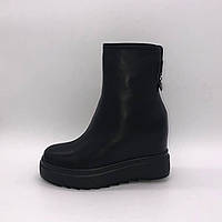 Чорні зимові черевики на танкетці. Erisses. Розміри: 34, 35 (шкіра); 33, 34, 35 (замш)