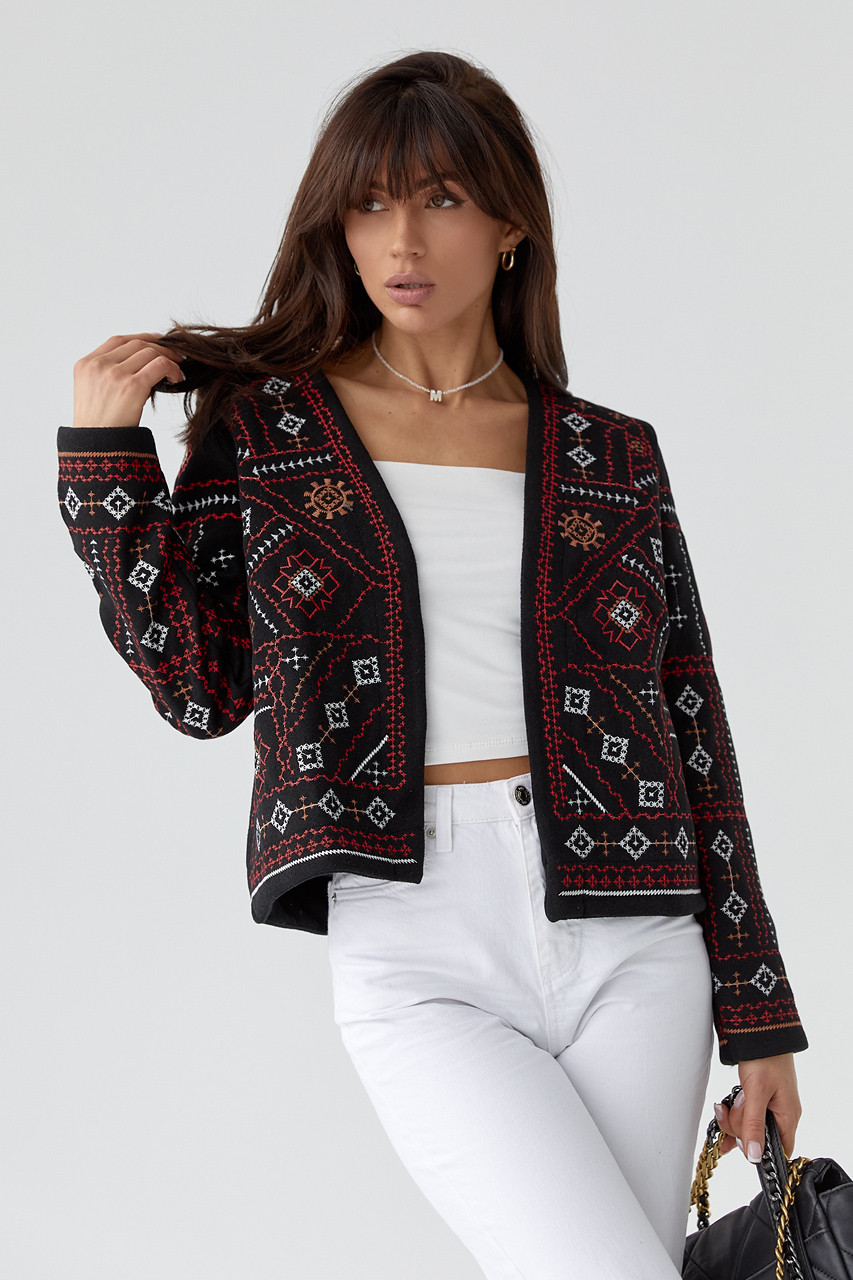 Вишитий жіночий піджак без застібки
