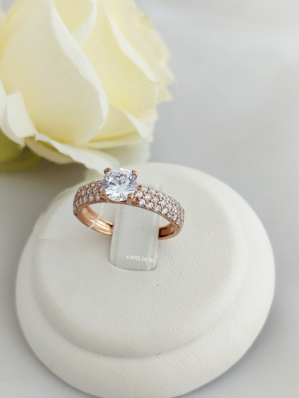 Золоте кільце з цирконієм, помоловічне кільце