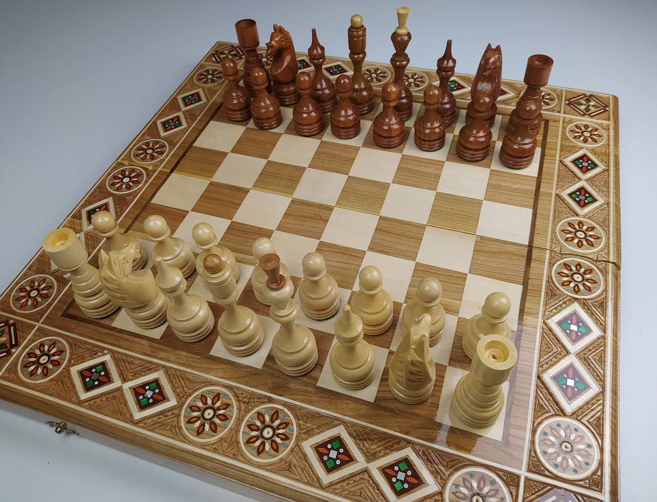 

Шахматы деревянные резные ручной работы набор 3 в 1 шахматы, шашки, нарды.