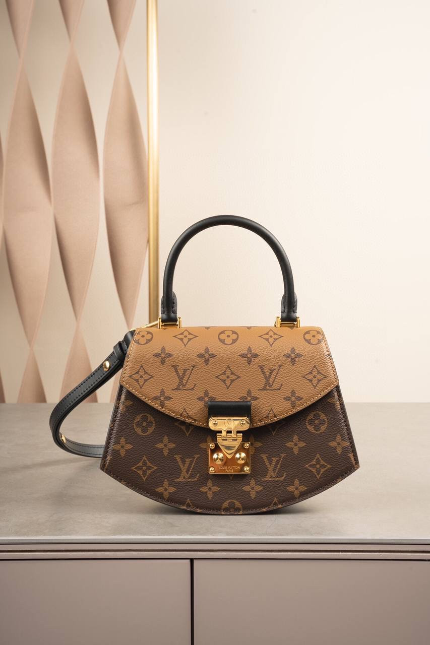 Сумка Tilsitt з канви Monogram Louis Vuitton