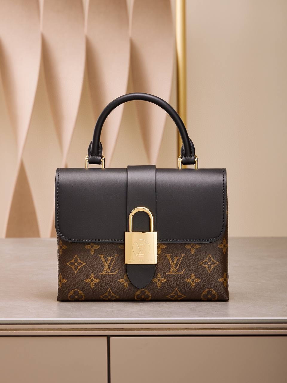 Сумка Locky Louis Vuitton