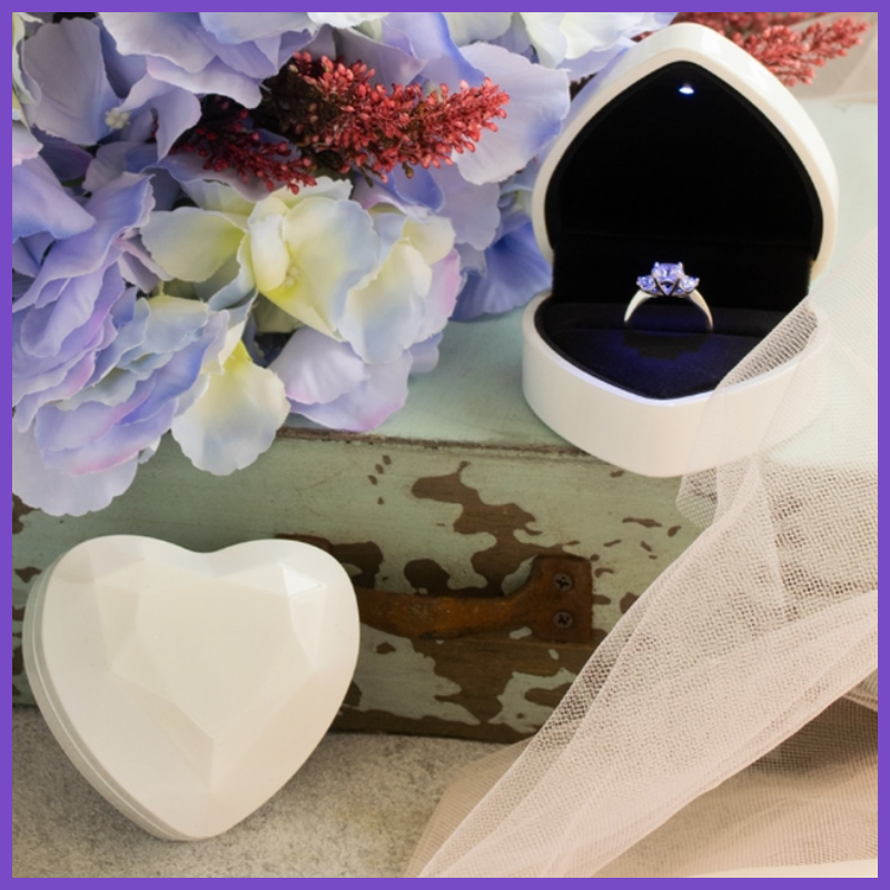 Футляр коробочка для кольца с подсветкой / подарочная коробочка сердце для кольца, серег, сережек - фото 1 - id-p1963332702
