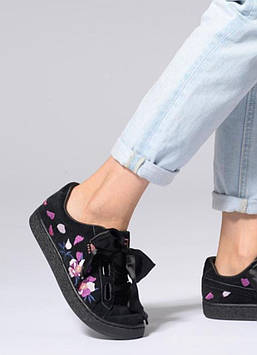 Кеди жіночі Puma Suede heart flowery wn's чорні з вишивкою Розмір 38