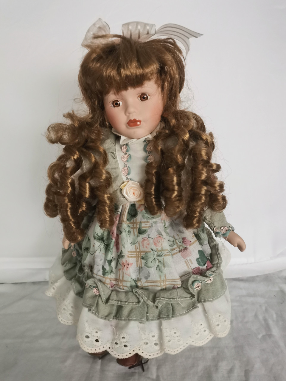Порцелянова колекційна лялька Ліза