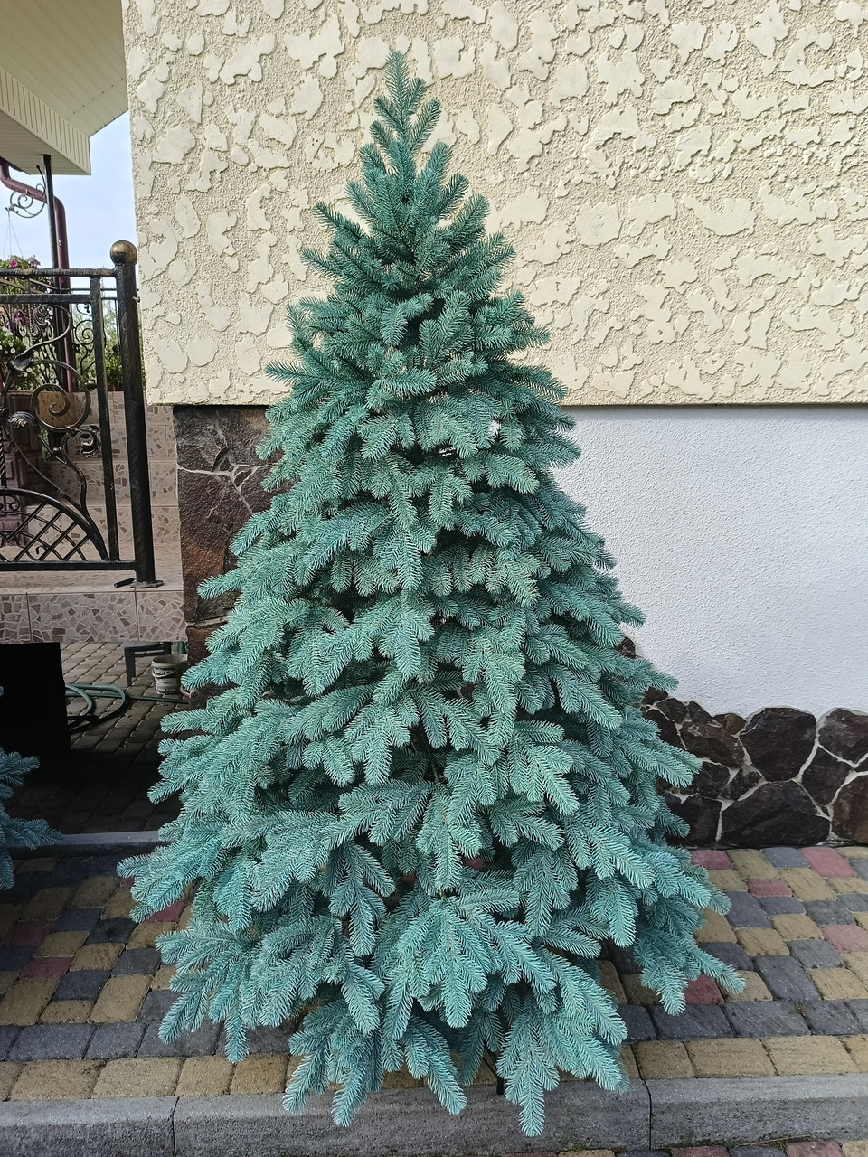 Лита ялинка Ковалівська 1.80 м. блакитна / Штучна лита ялинка з пластику