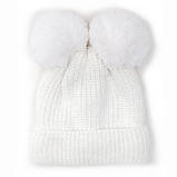 Зимовий набір для дівчинки 6 7 8 9 років: тепла біла дитяча шапка на флісі з двома помпонами + в'язаний шарф хомут, фото 3