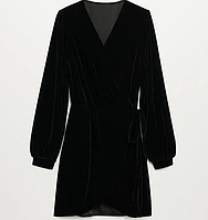 Ошатне Оксамитове плаття із запахом Розмір S-XS Mango чорне маленьке