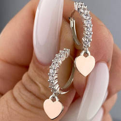 Срібні сережки-підвіски з золотими накладками з фіанітами в формі сердечок (2,5 см) РН-332