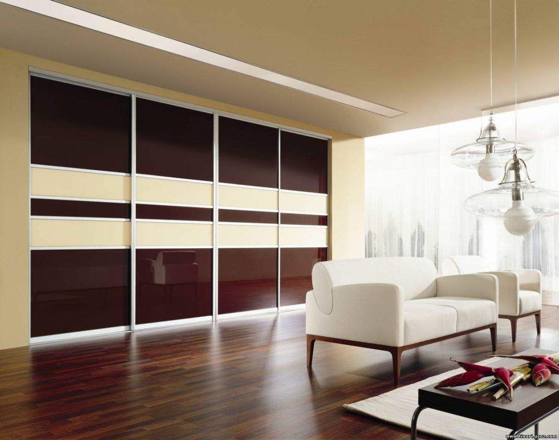 Розсувні двері для гардеробних кімнат