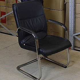 Крісло АКЛАС Спринг Чорне Конференц-крісло для офісу на полозах шкірозам, Крісло комп'ютерне, до 120 кг