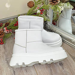 Уги жіночі з натуральної шкіри. Колір білий