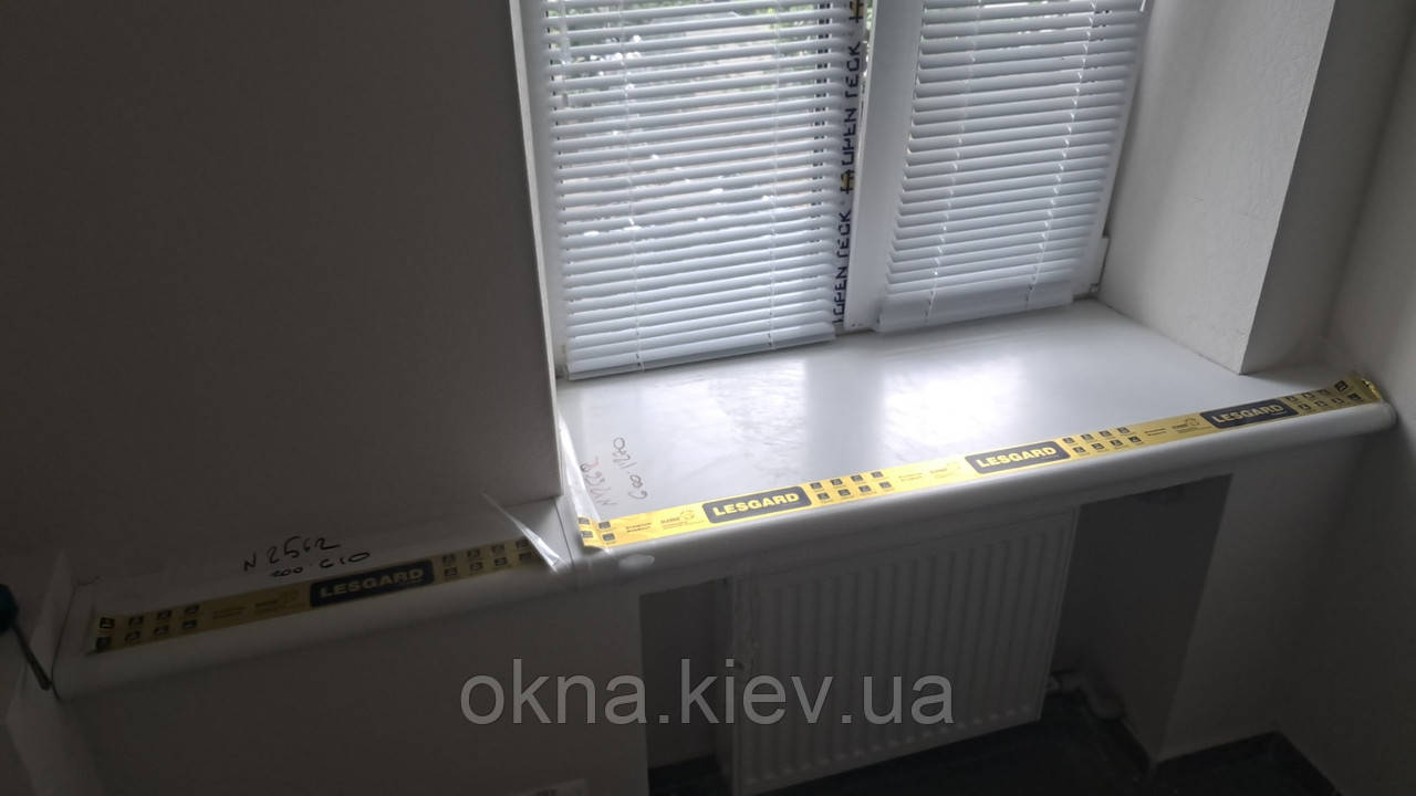 Підвіконня Lesgard біле матове