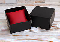 Черная самосборная коробка 85х85х55мм с красной подушечкой для наручных часов и браслетов