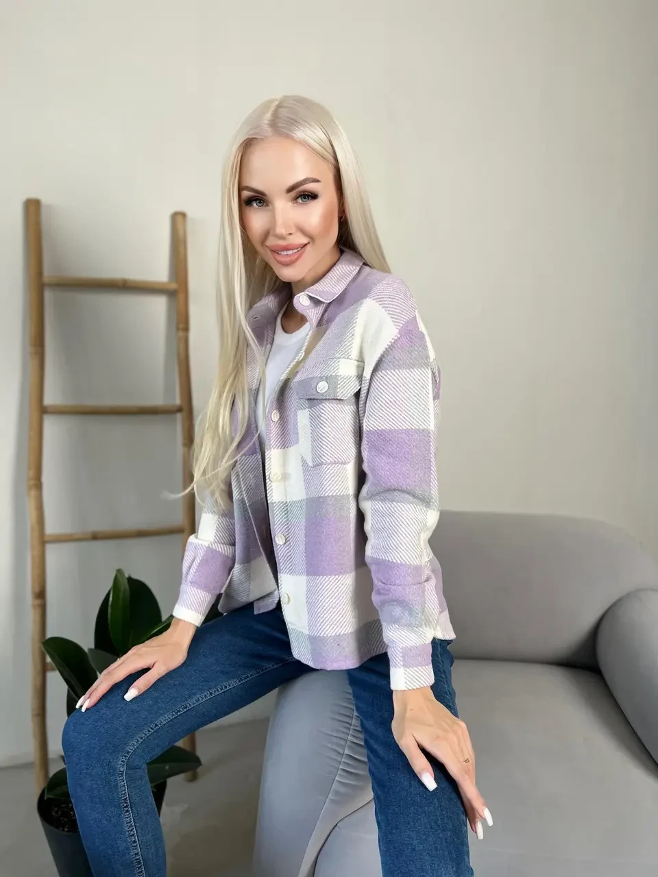 Демісезонна жіноча двокольорова сорочка на ґудзиках