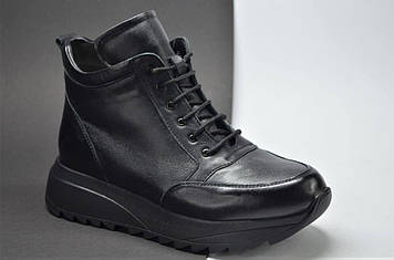 Жіночі комфортні зимові шкіряні кросівки чорні L-Style 85905