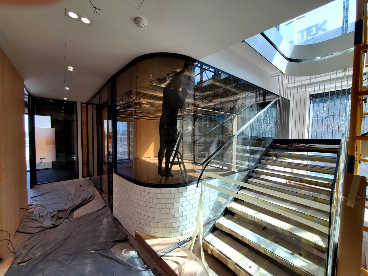 Скляні гнуті перегородки для офісів, фото 1