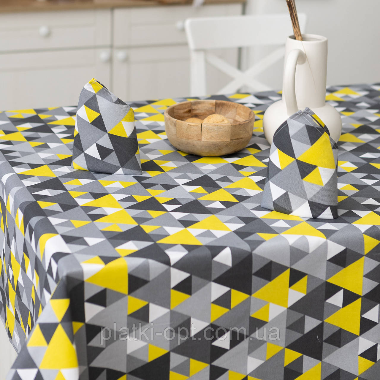 Скатертина з тефлоновим покриттям "Трикутники жовтий" 2.4м х 1.5м + 8 серветок