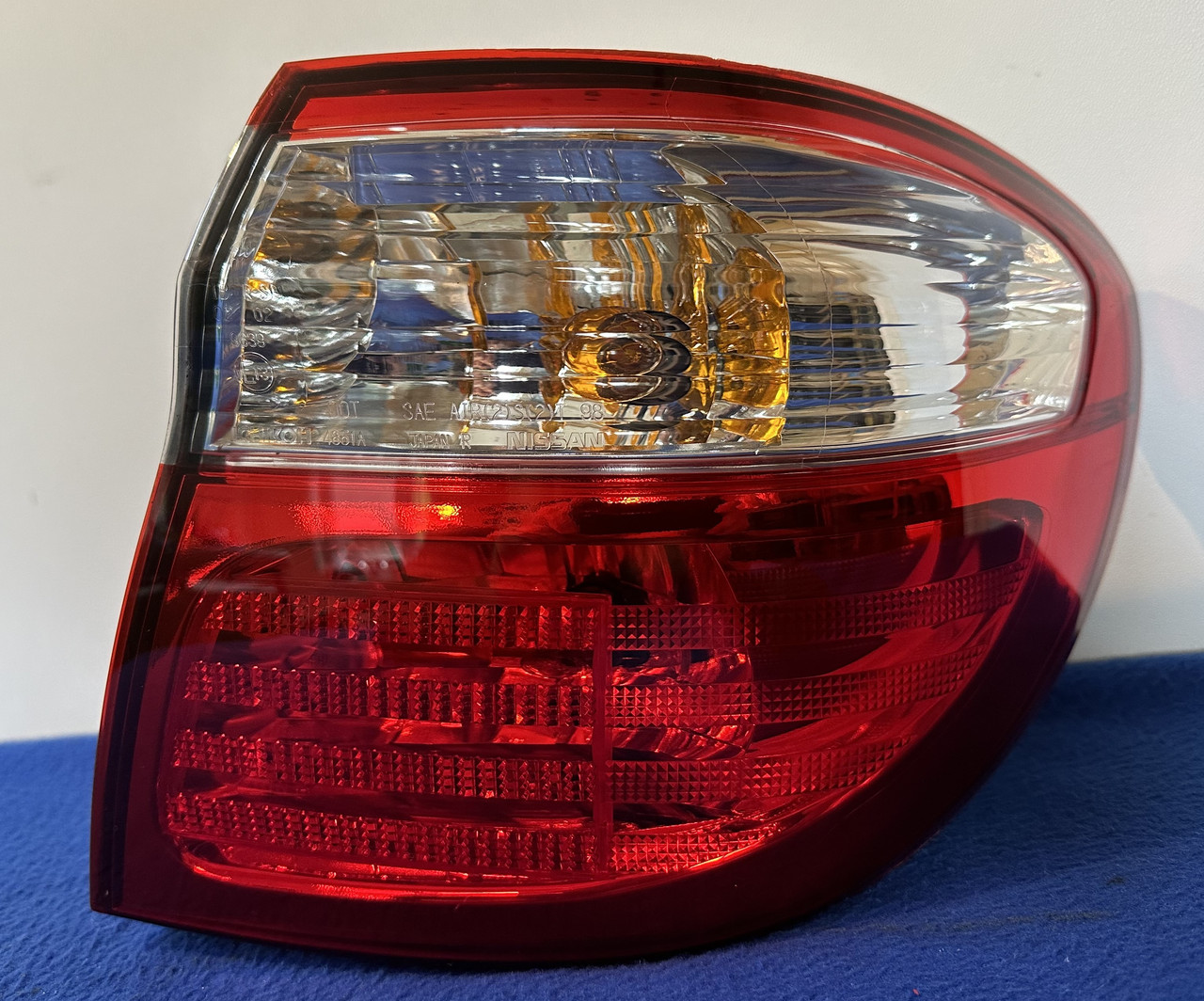 Оригінальні задні ліхтарі nissan maxima a33