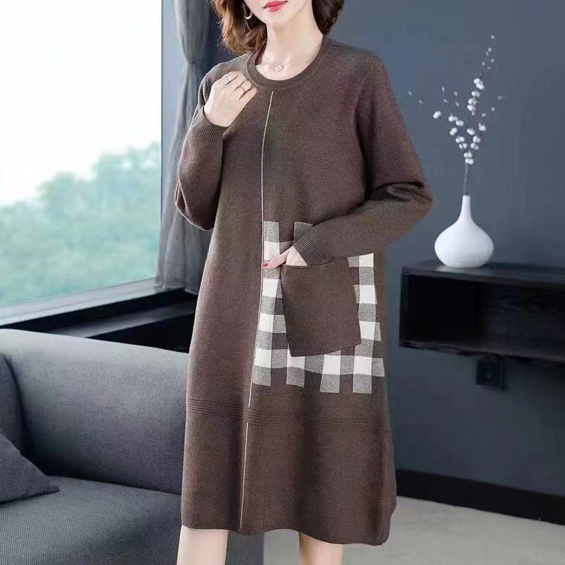 Сукня жіноча повномірна в'язана у коричневому кольорі.Розмір 52-54