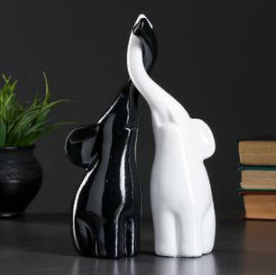 Статуетки порцелянові, керамічні та гіпсові