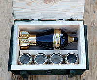 Бойовий резерв - бутылка мина и рюмки в деревянном ящике