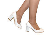 Жіночі туфлі білі для нареченої на середньому стійкому підборі 36 38, фото 8