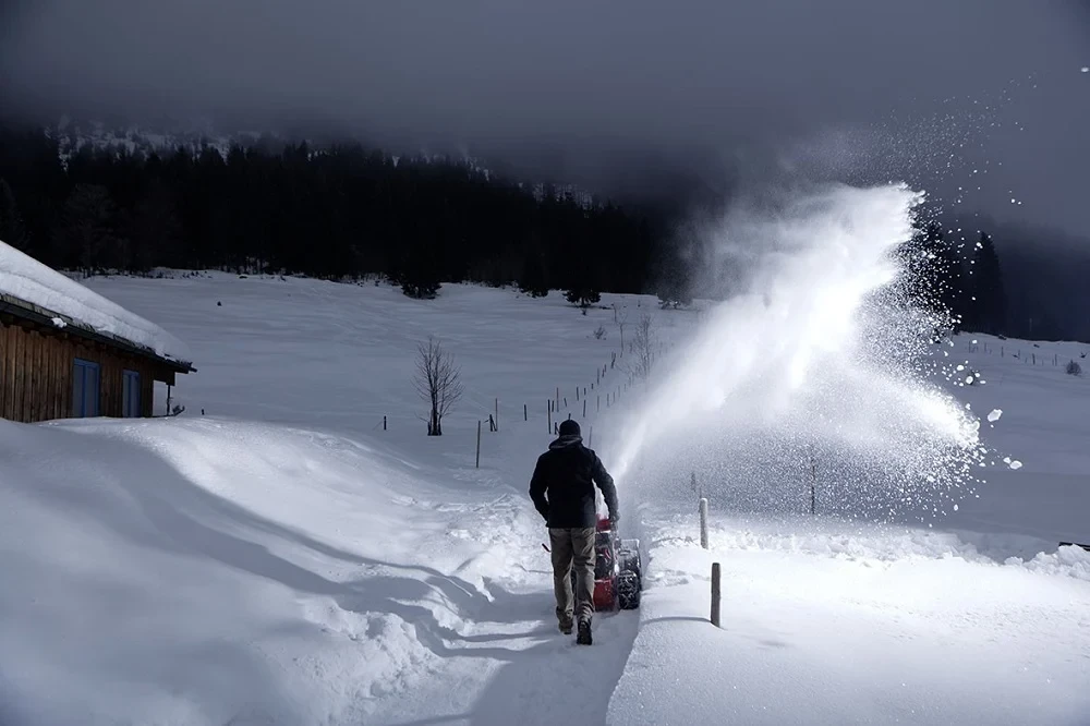 Бензиновий снігоприбирач AL-KO SnowLine 700 E