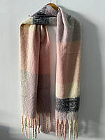 Теплый стильный шарф с бахромой пудрово-розовый