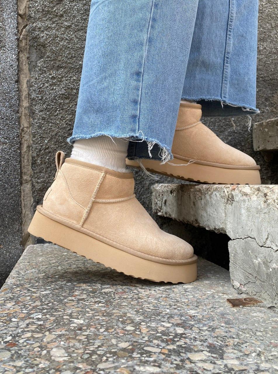 Уги жіночі Ugg Classic Ultra Mini Platform Beige на платформі бежеві ультрамінні короткі на хутрі овчина