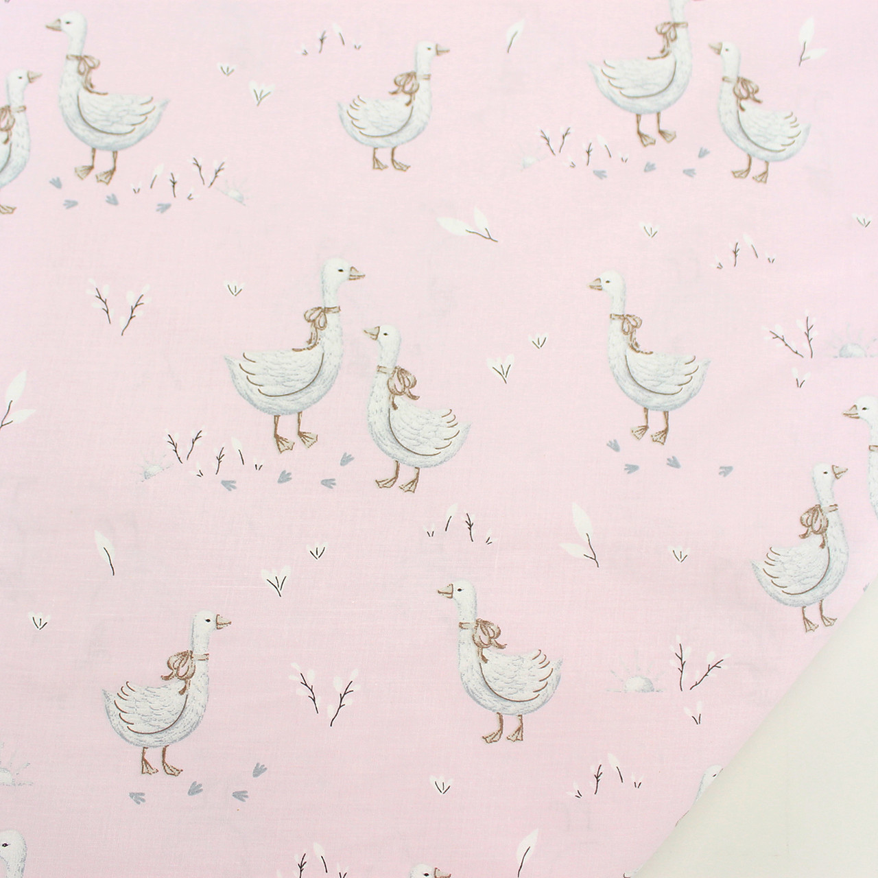 Бязь "Гуси з коричневим бантом" на рожевому № М-3162, фото 1