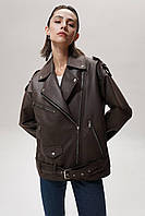 Женская куртка косуха оверсайз коричневая