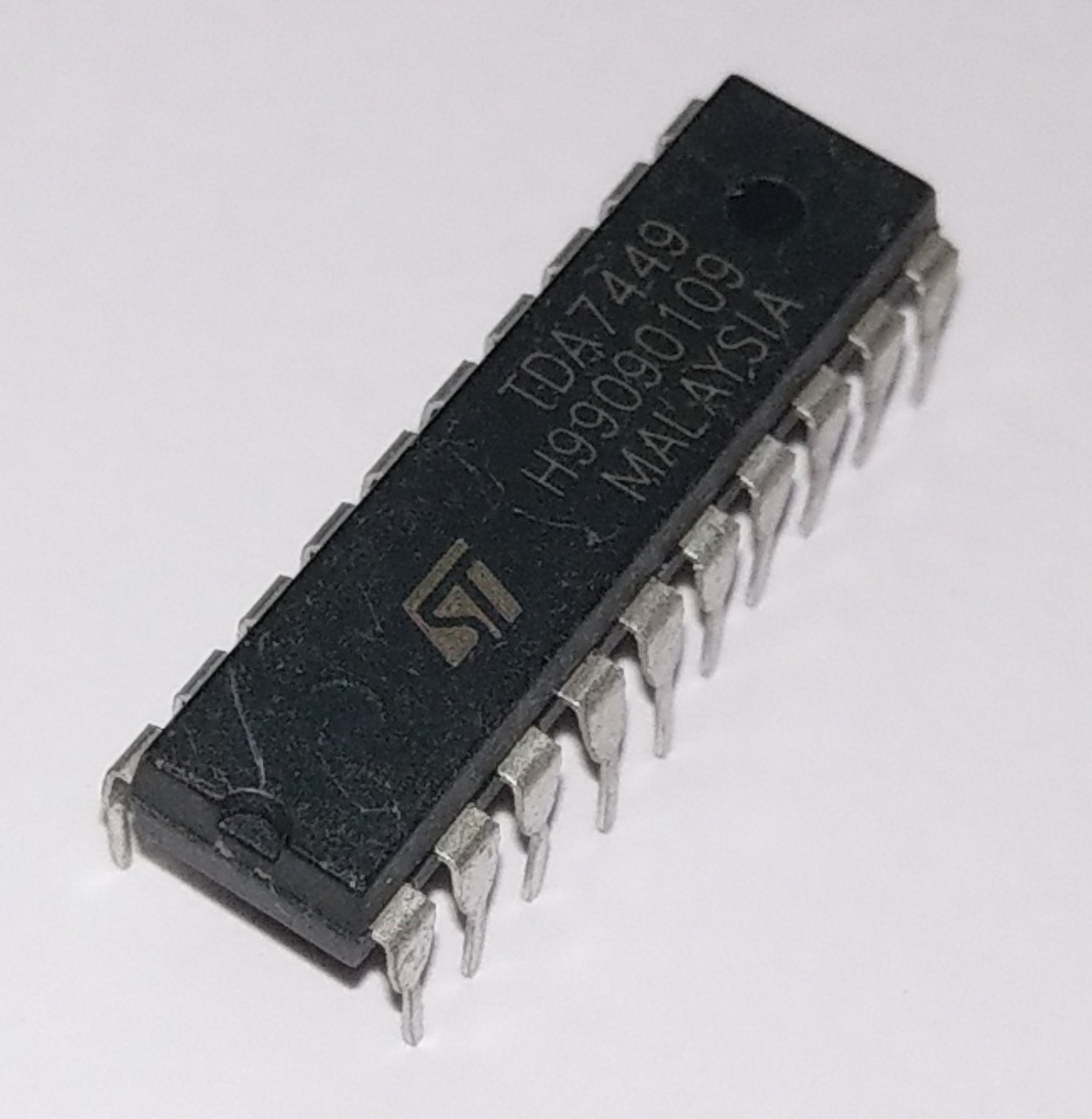 TDA7449 аудіо підсилювач з цифровим керуванням DIP20, фото 1