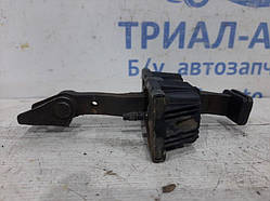 Обмежувач двері передній лівий Toyota Avensis 2003-2008 6861005040 (Арт.26430)