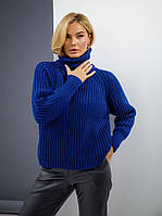 Женский вязанный свитер с высоким воротом синего цвета. Модель 2708