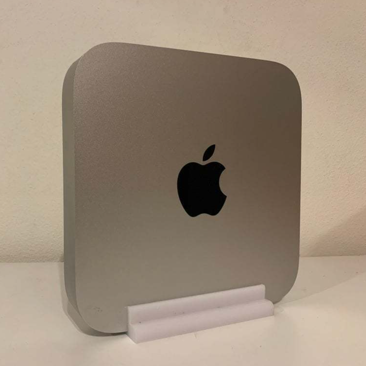 Вертикальна підставка для Mac Mini.