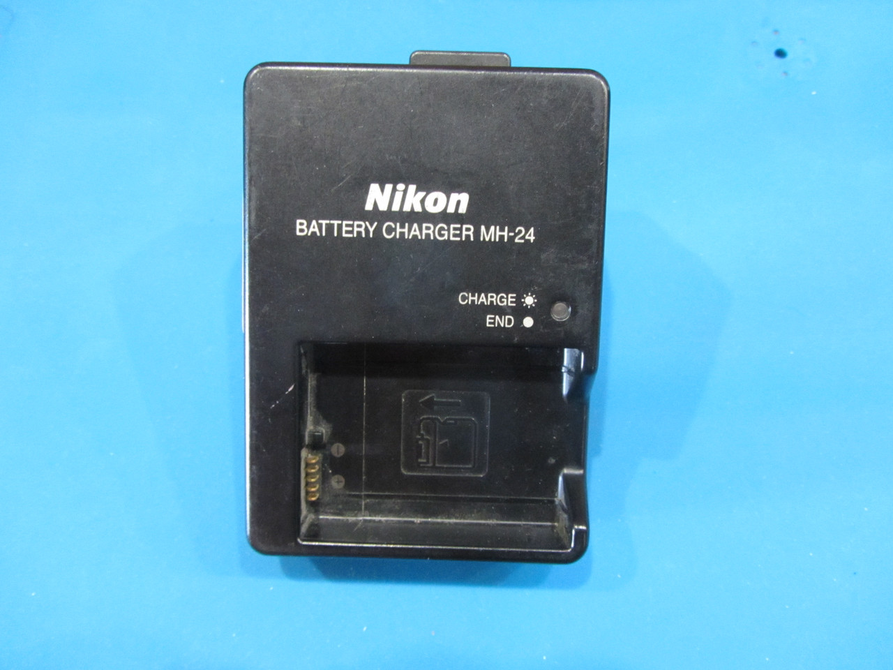 Зарядний Nikon MH-24; для D3200; D3300;Nikon D5100;Nikon D5200;Nikon D5400;Nikon D5300; D3400 ОРИГИНАЛ 100%