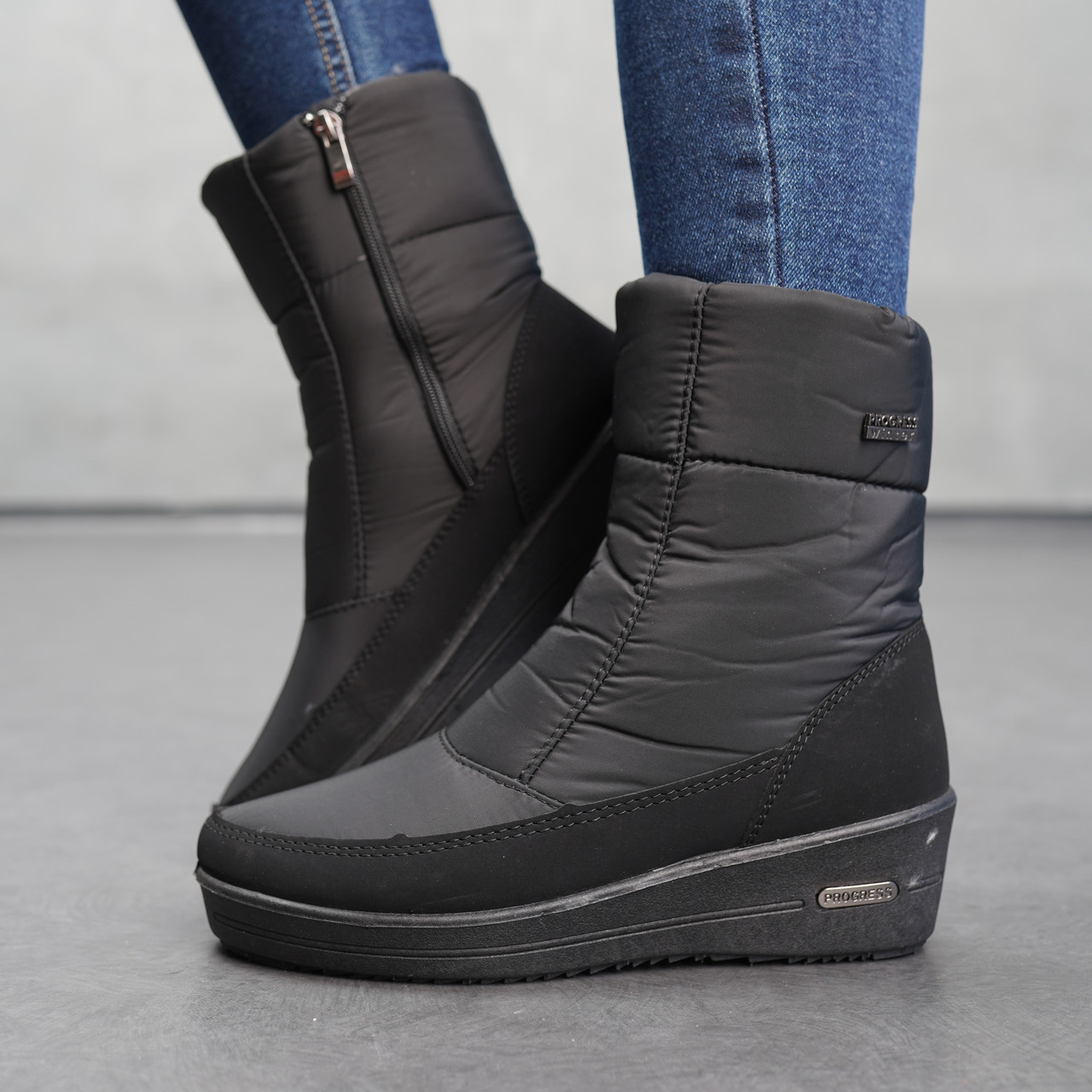 Жіночі короткі болонові черевики