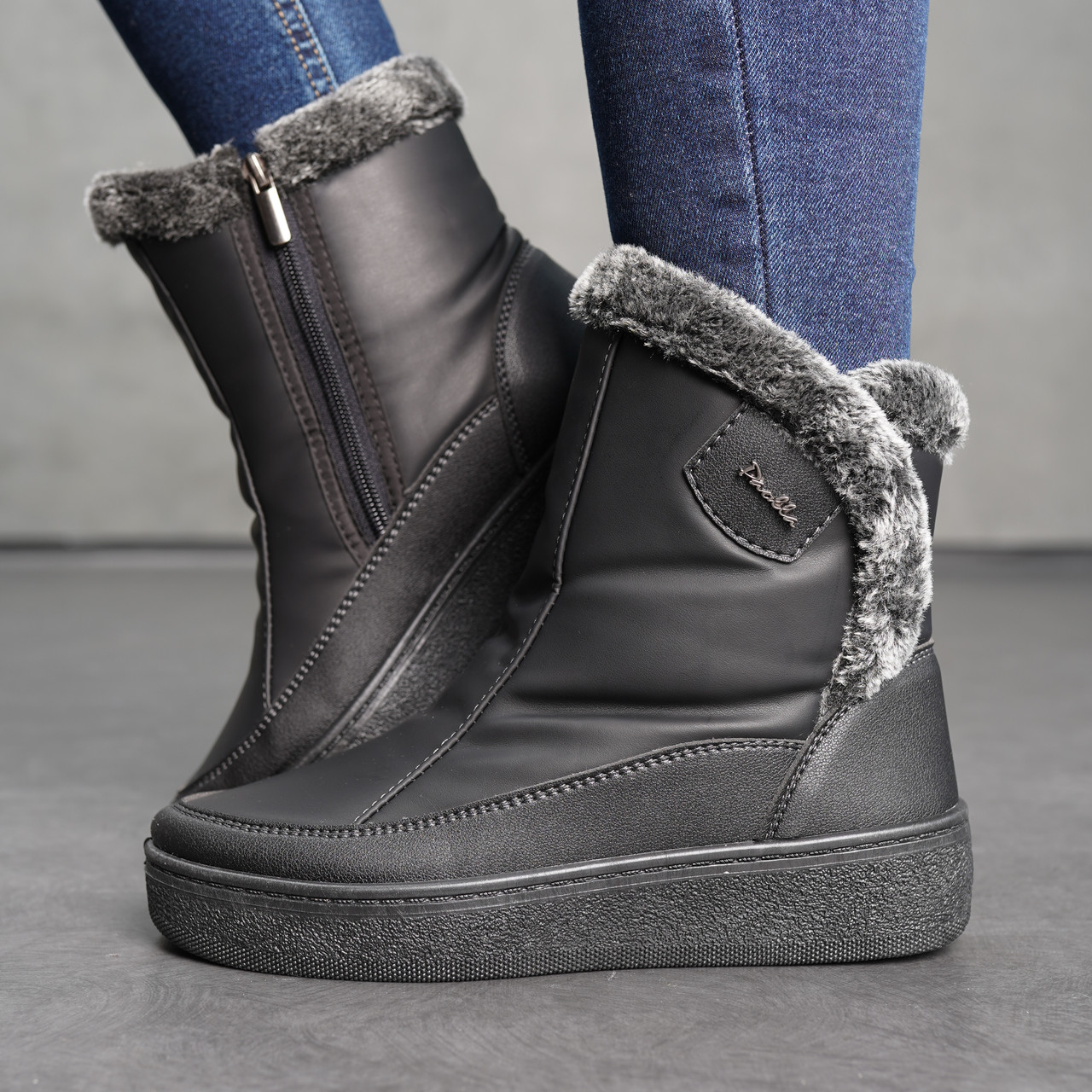 Жіночі дутики на зиму чорного кольору