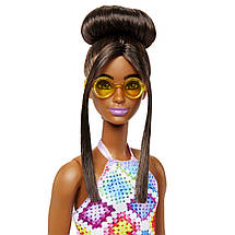 HJT07 Іграшка Лялька Barbie Модниця 30 см у платті з візерунком у ромб, фото 4