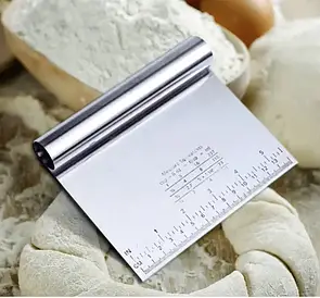 ШПАТЕЛЬ ДЛЯ РІЗКИ ТІСТА,ЗІ ШКАЛОЮ15*12 СМ З НЕРЖАВІЮЧОЇ СТАЛІ