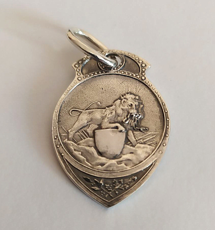 Срібний армійський жетон з гравіюванням "Лев"