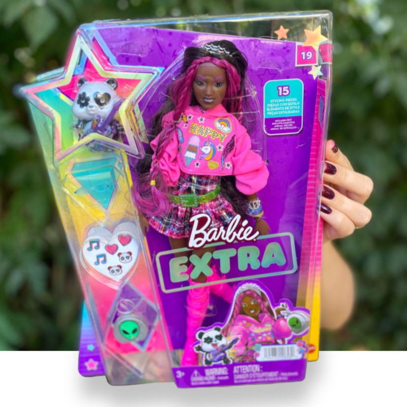 Лялька Барбі Екстра Модниця в худі з малюнком і спідницею Barbie Extra Doll #19 HKP93