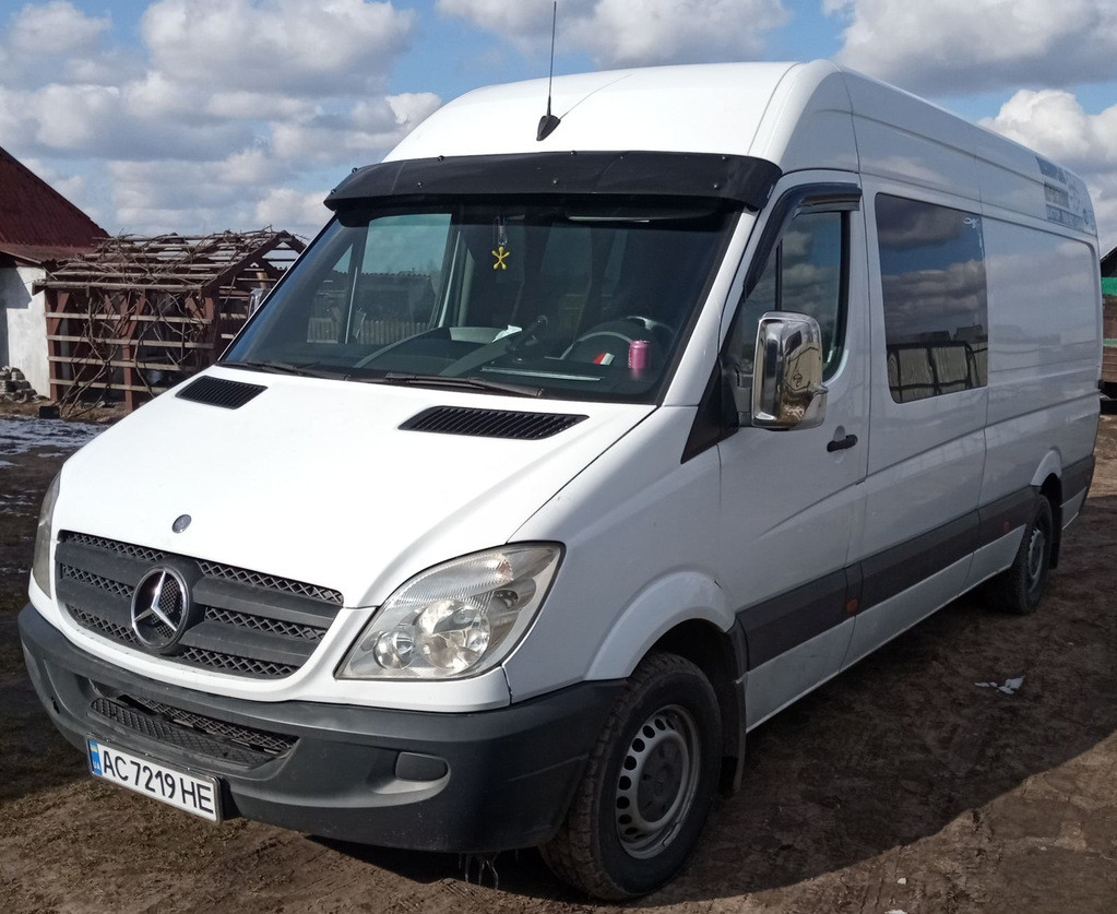 Mercedes Sprinter 906 2006-2018 Козирок на лобове скло на рамі V2